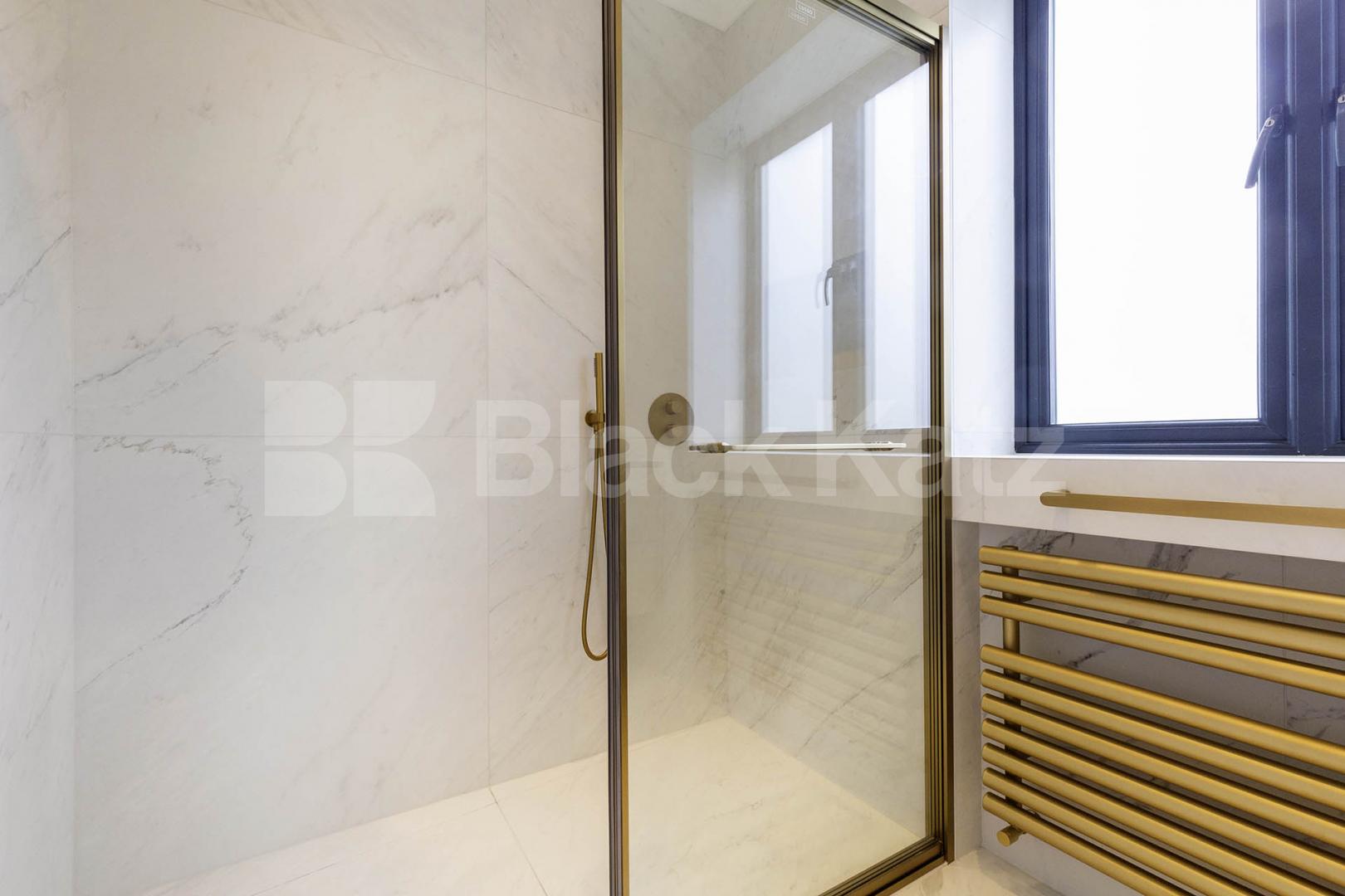 			MINS TO REGENTS PARK & TUBE!, 1 Bedroom, 1 bath, 1 reception Flat			 Parkway, Camden